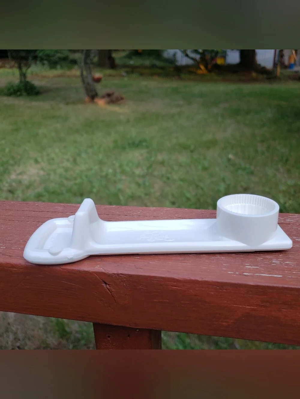 Pampered Chef Easy Opener #2590 Magnetic Bottle Can Tool - Retired - Made in USA